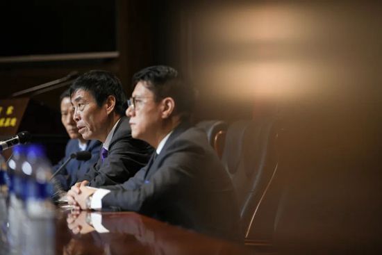 亚洲女人被黑人巨大进入
